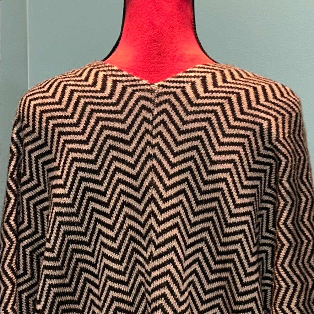 A+Ro Black and Tan Chevron Patterned Cardigan Size Small - Picture 8 of 16